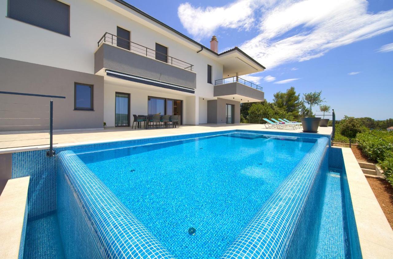 Unique With Private Pool Apartment