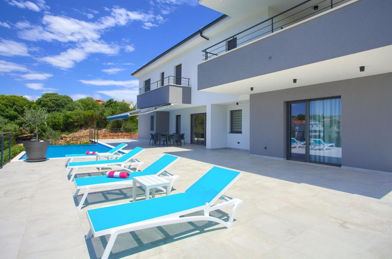 Unique With Private Pool Apartment Krk Town